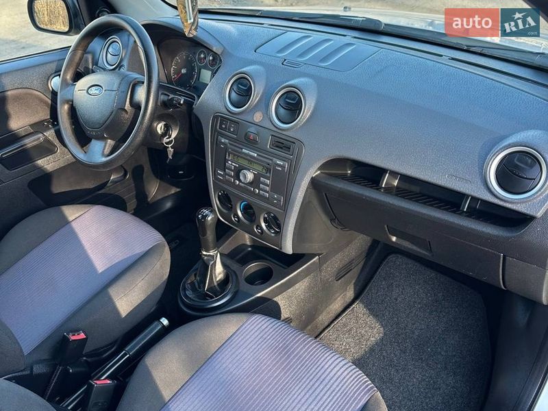 Хэтчбек Ford Fusion 2006 в Хороле фото 17 Хэтчбек Ford Fusion 2006 в Хороле