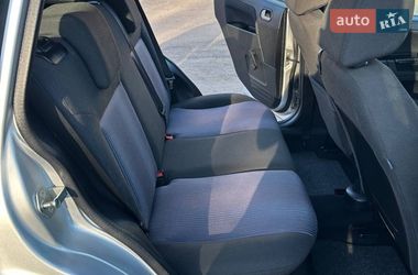 Хэтчбек Ford Fusion 2006 в Хороле