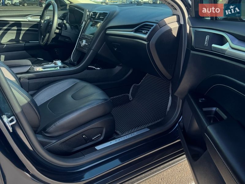 Седан Ford Fusion 2020 в Олександрії