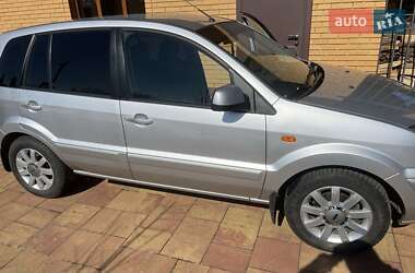 Хэтчбек Ford Fusion 2011 в Глухове