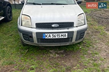 Хэтчбек Ford Fusion 2004 в Волочиске