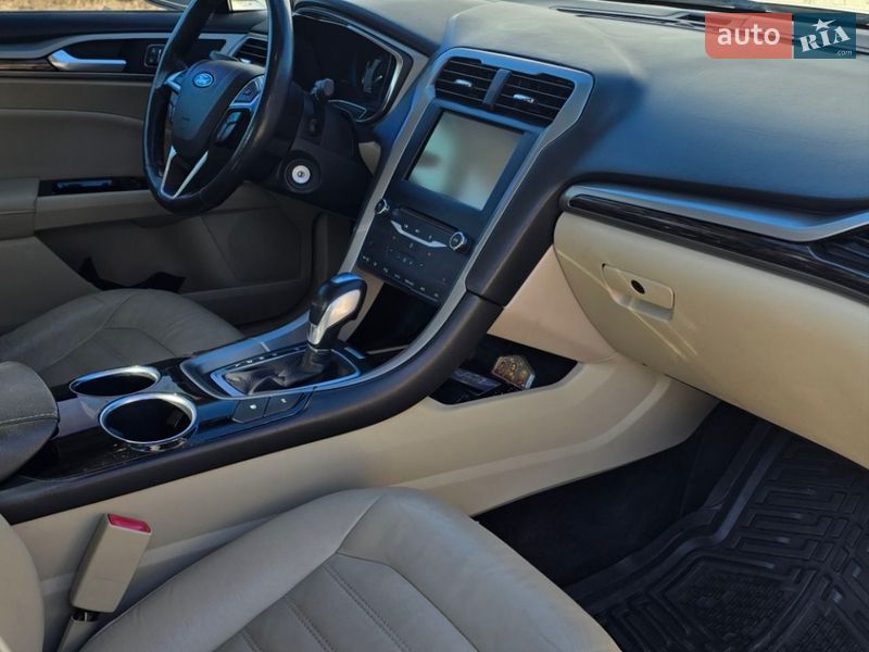 Седан Ford Fusion 2013 в Ужгороді
