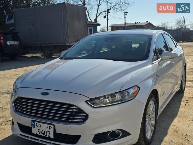 Седан Ford Fusion 2013 в Ужгороді