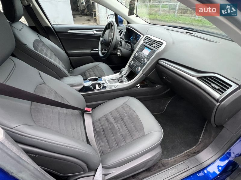 Седан Ford Fusion 2013 в Смілі