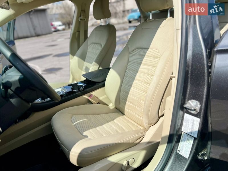 Седан Ford Fusion 2015 в Горішніх Плавнях