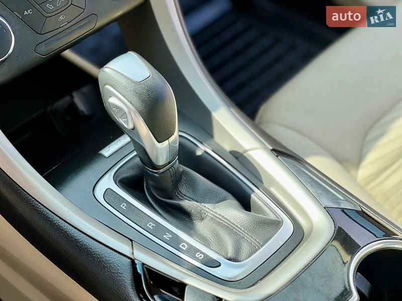 Седан Ford Fusion 2015 в Горішніх Плавнях