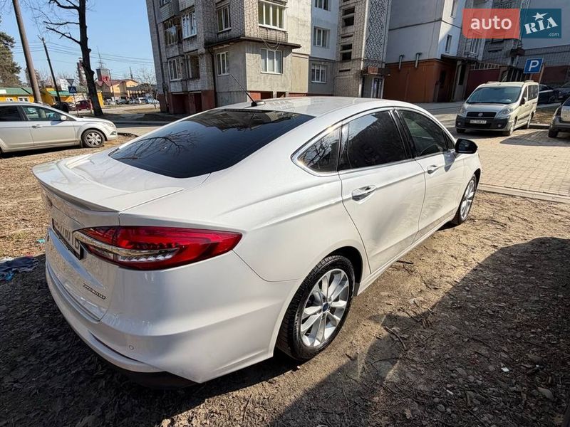 Седан Ford Fusion 2019 в Львове