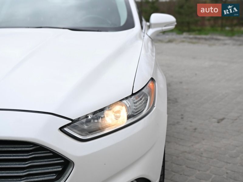Седан Ford Fusion 2013 в Львові