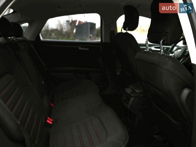 Седан Ford Fusion 2013 в Львові