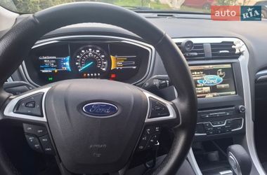 Седан Ford Fusion 2015 в Ужгороді