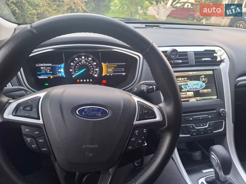 Седан Ford Fusion 2015 в Ужгороді