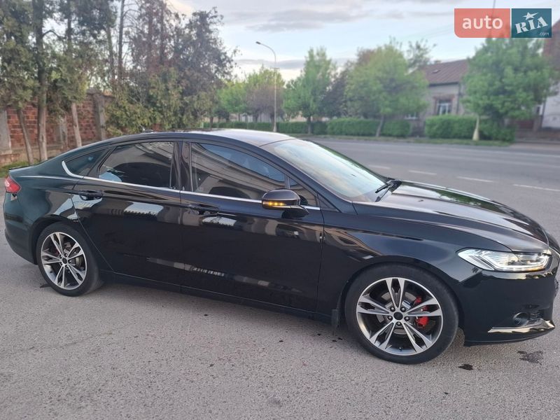 Седан Ford Fusion 2015 в Ужгороді