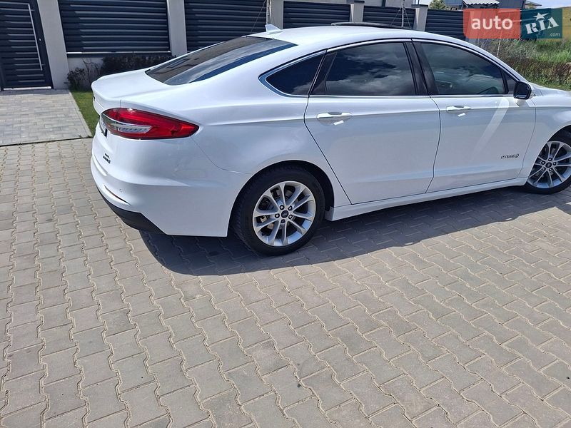 Седан Ford Fusion 2019 в Одесі