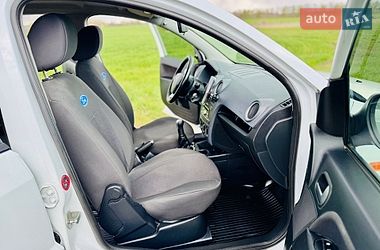 Хэтчбек Ford Fusion 2010 в Ромнах