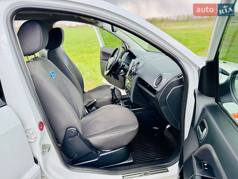Хэтчбек Ford Fusion 2010 в Ромнах