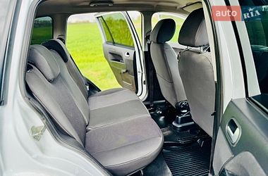 Хэтчбек Ford Fusion 2010 в Ромнах