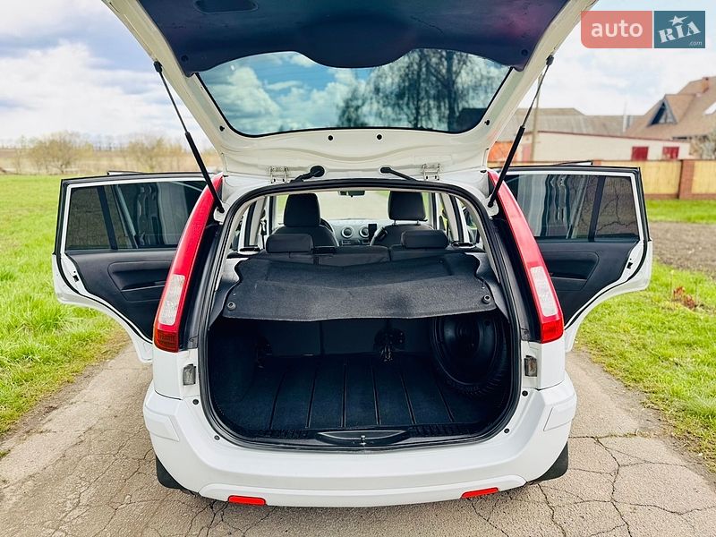 Хэтчбек Ford Fusion 2010 в Ромнах