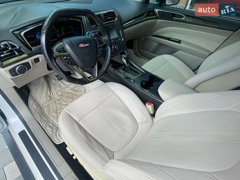 Седан Ford Fusion 2013 в Львові