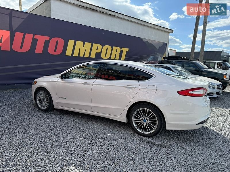 Седан Ford Fusion 2012 в Стрию