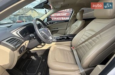 Седан Ford Fusion 2012 в Стрию