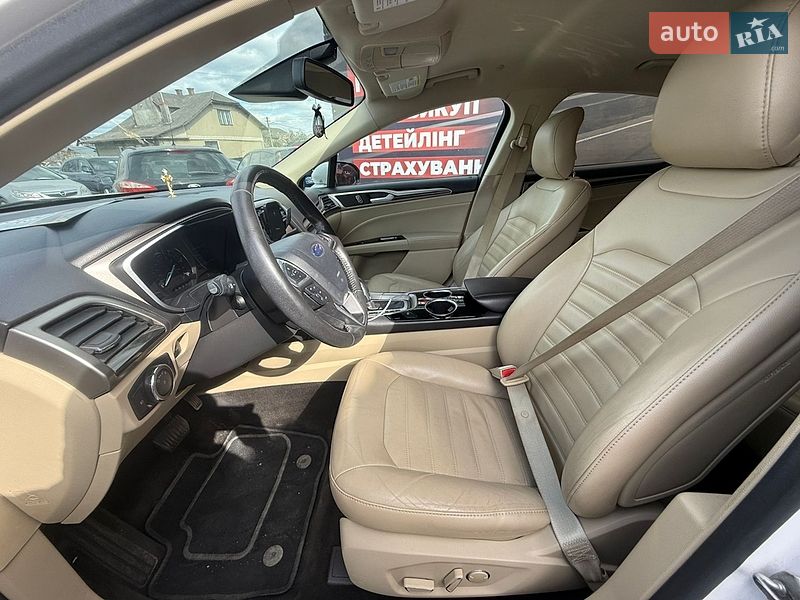 Седан Ford Fusion 2012 в Стрию