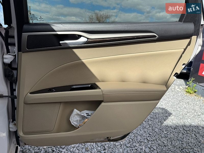 Седан Ford Fusion 2012 в Стрию
