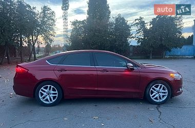 Седан Ford Fusion 2015 в Ужгороді