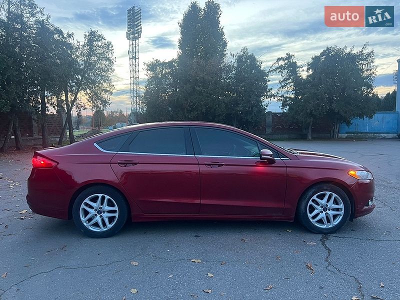 Седан Ford Fusion 2015 в Ужгороді