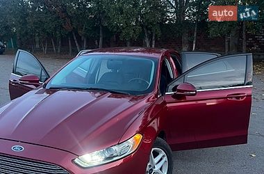 Седан Ford Fusion 2015 в Ужгороді