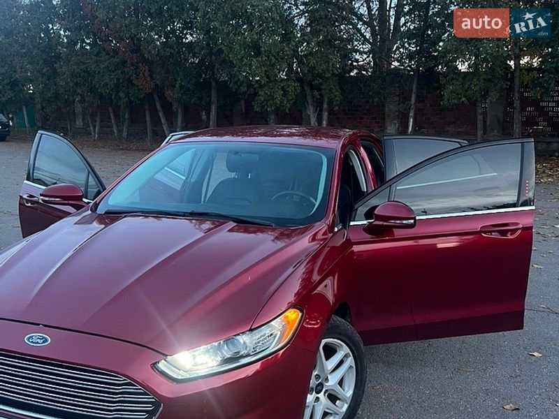 Седан Ford Fusion 2015 в Ужгороді