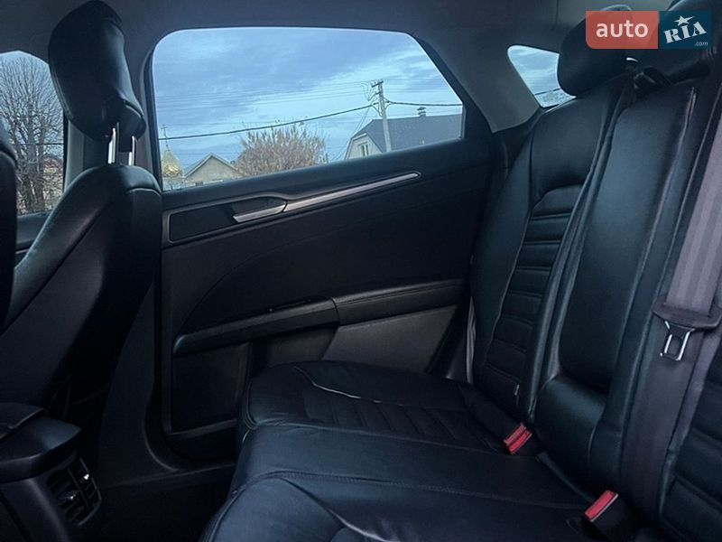Седан Ford Fusion 2015 в Ужгороді