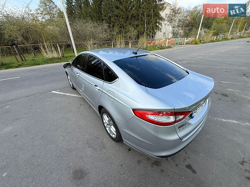 Седан Ford Fusion 2016 в Ладижині