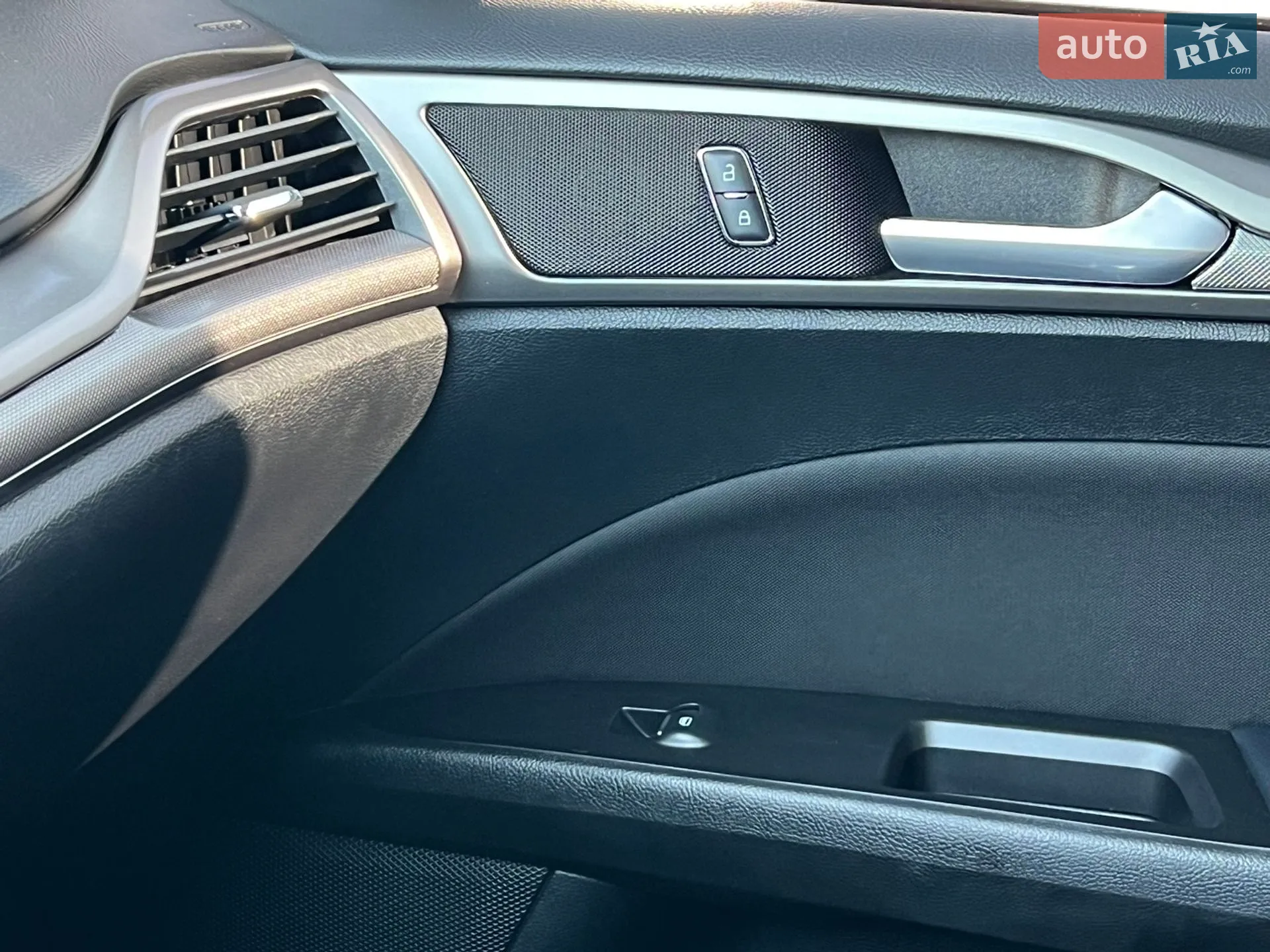 2016 Ford Fusion - мініатюра 19