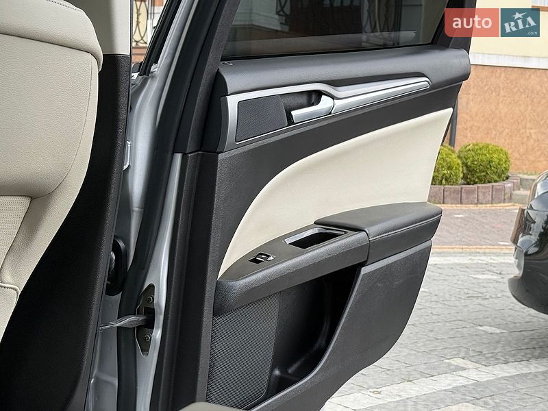Седан Ford Fusion 2016 в Дрогобичі