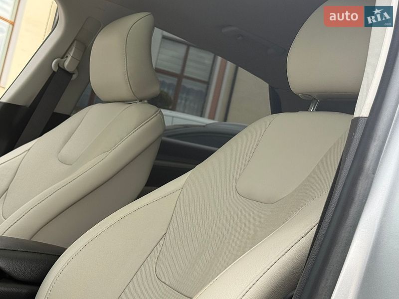 Седан Ford Fusion 2016 в Дрогобичі