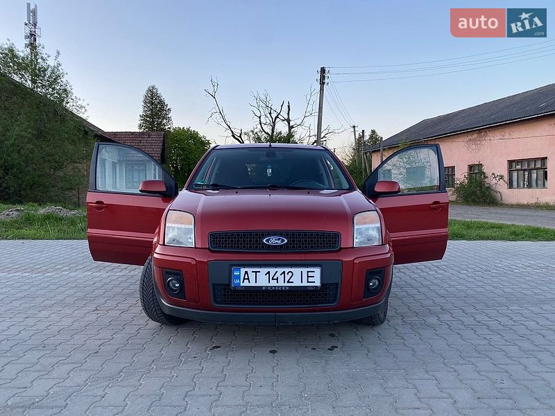 Хэтчбек Ford Fusion 2006 в Косове