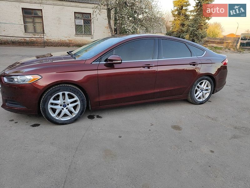 Седан Ford Fusion 2015 в Лисянці