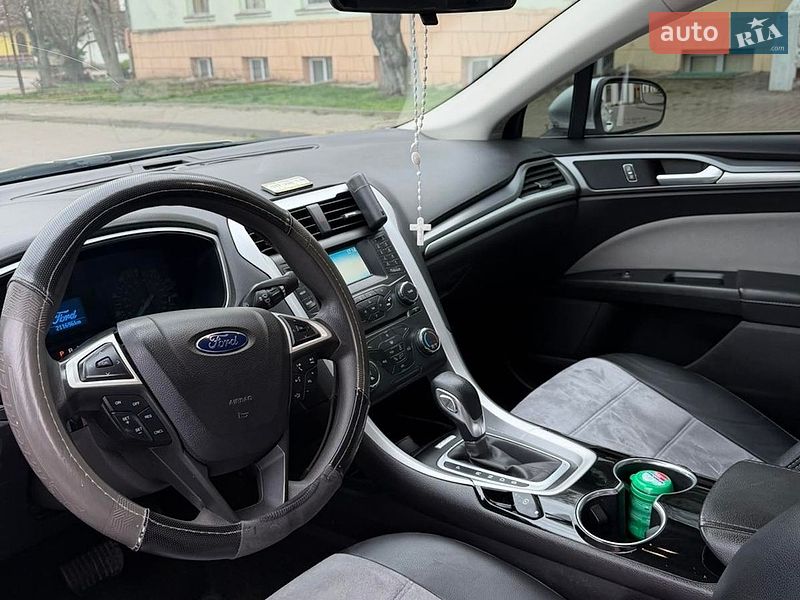 Седан Ford Fusion 2015 в Ужгороде