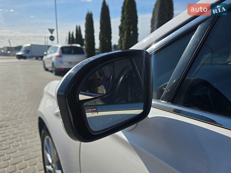 Седан Ford Fusion 2017 в Львові