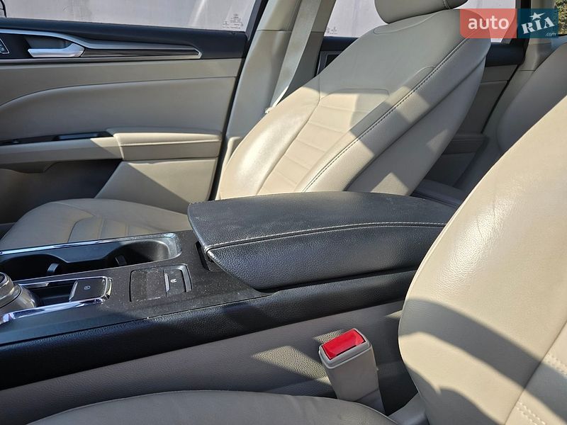 Седан Ford Fusion 2017 в Львові