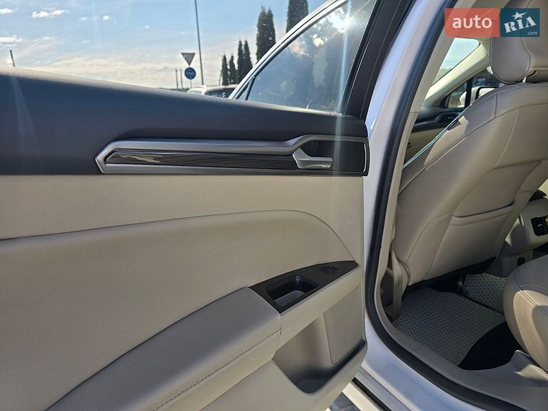 Седан Ford Fusion 2017 в Львові