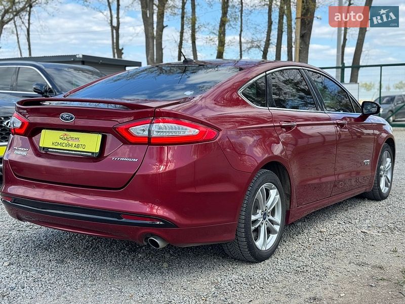 Седан Ford Fusion 2016 в Умані