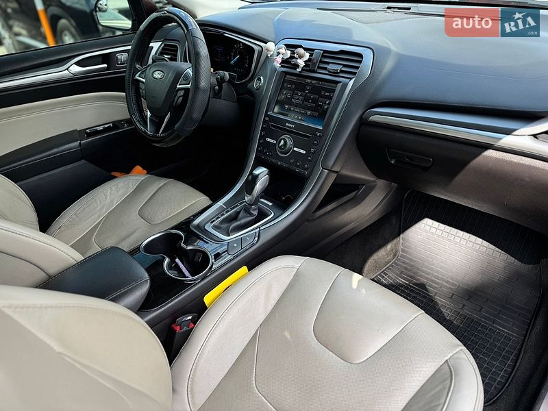Седан Ford Fusion 2016 в Умані