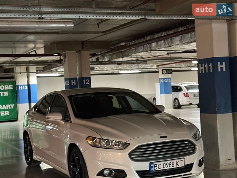 Седан Ford Fusion 2013 в Львові