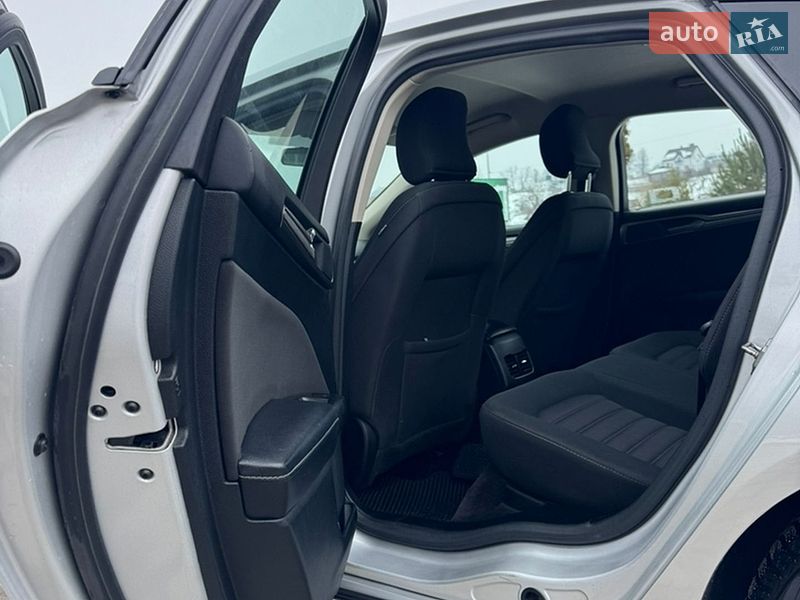 Седан Ford Fusion 2016 в Львові
