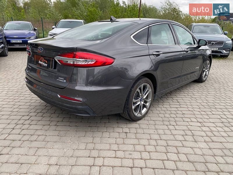 Седан Ford Fusion 2019 в Львове