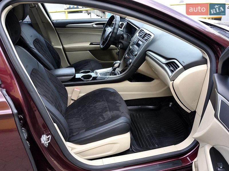 Седан Ford Fusion 2013 в Львове