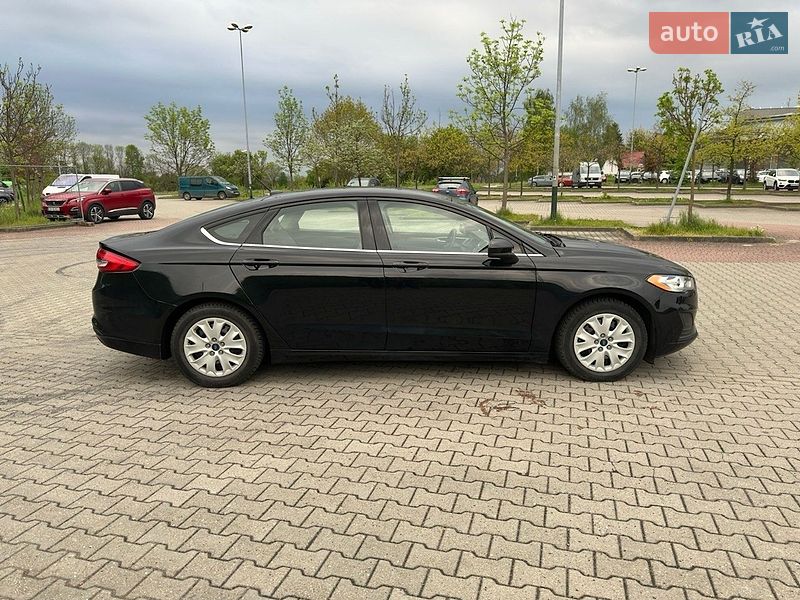 Седан Ford Fusion 2019 в Львове