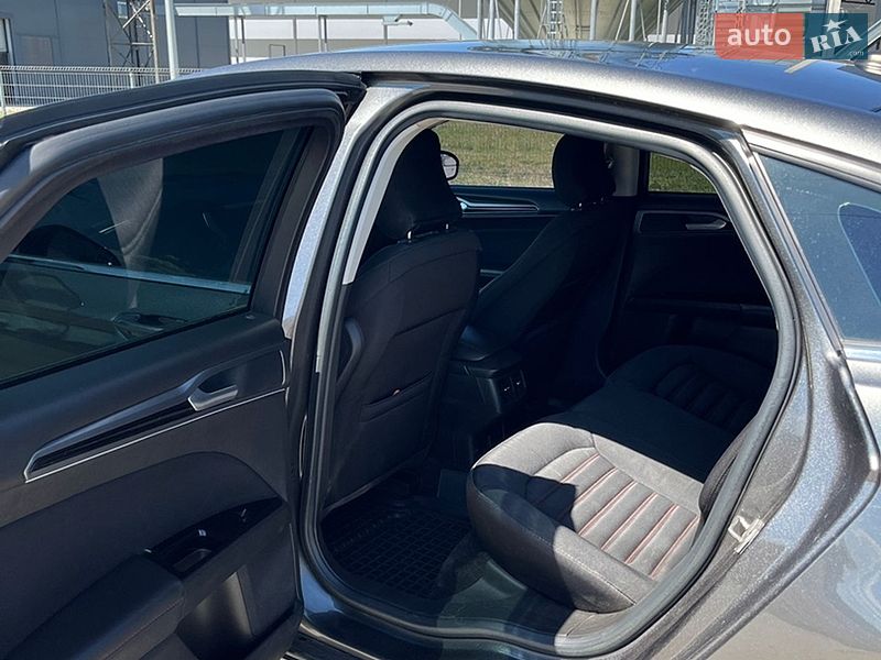 Седан Ford Fusion 2015 в Буську