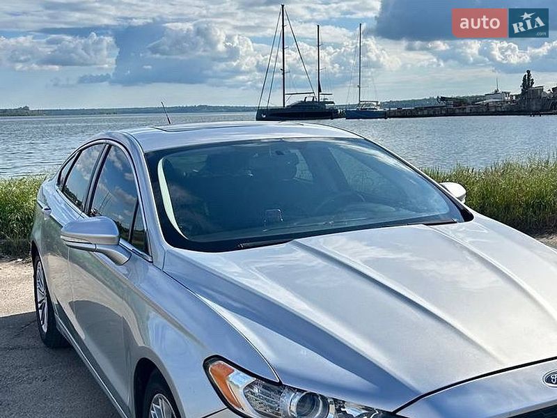 Седан Ford Fusion 2014 в Рені